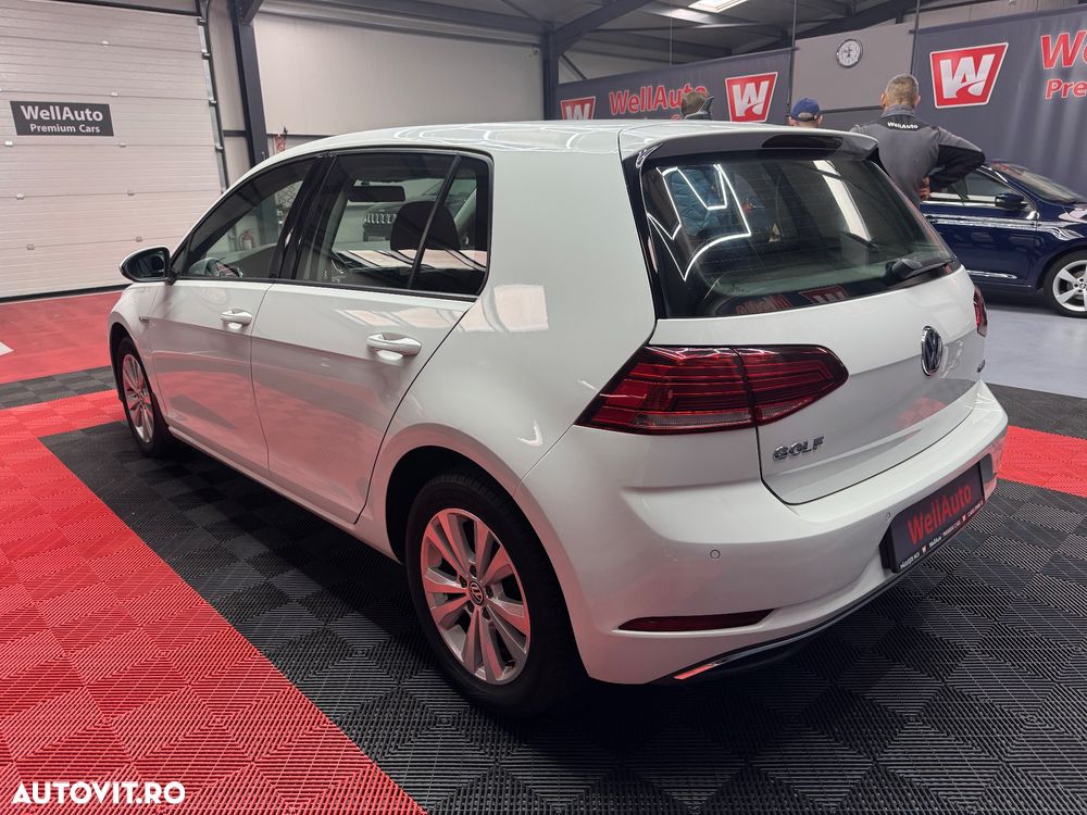 Volkswagen Golf 1.5 TGI BlueMotion DSG Trendline - 6