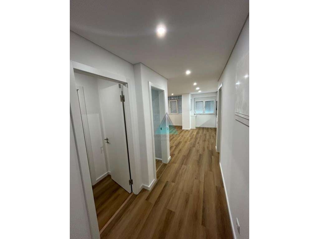 NOVIDADE * * T3 * * Seixal * * REMODELADO ** com SUITE - Grande imagem: 4/19