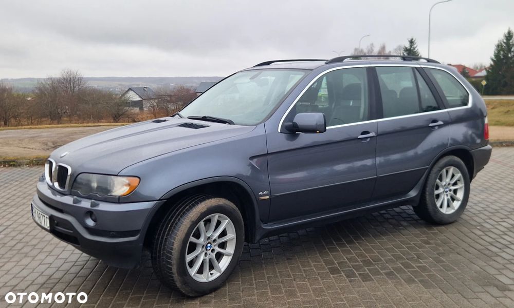 BMW X5 4.4i - 1