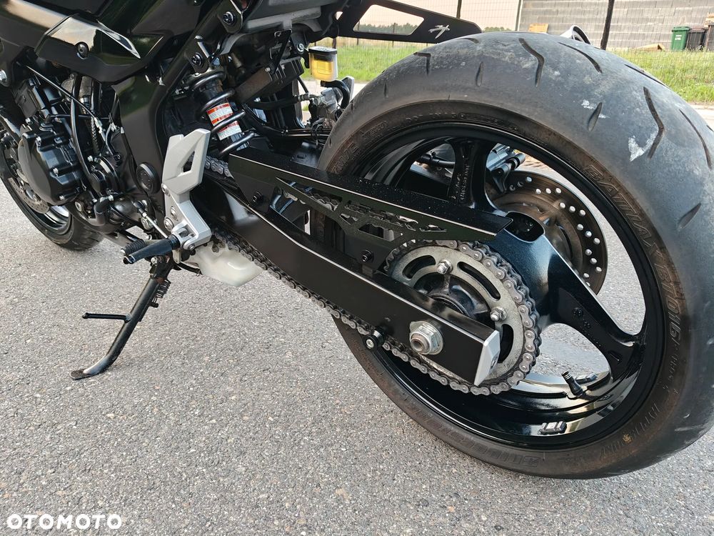 Suzuki GSR - 10