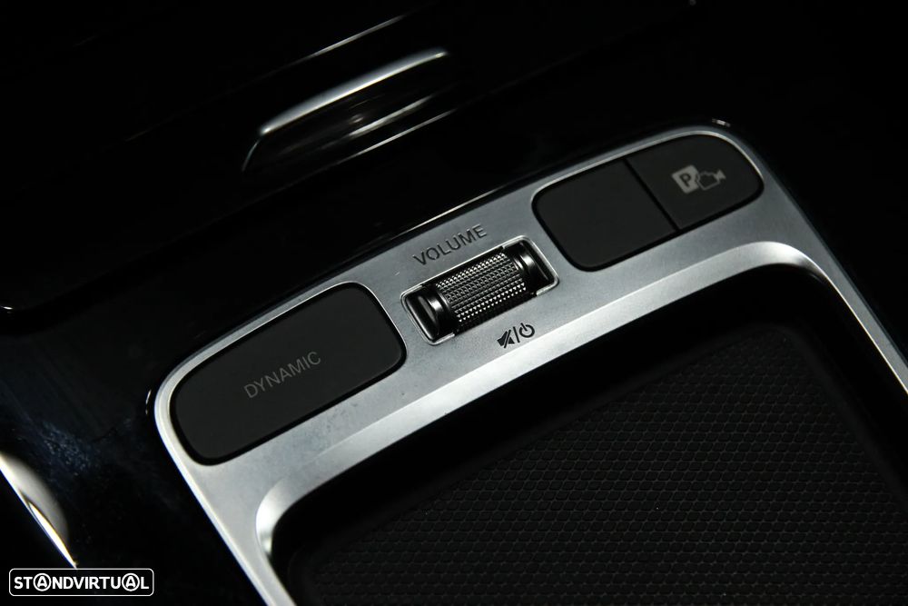 Mercedes-Benz A 250 e 8G-DCT AMG Line - 14