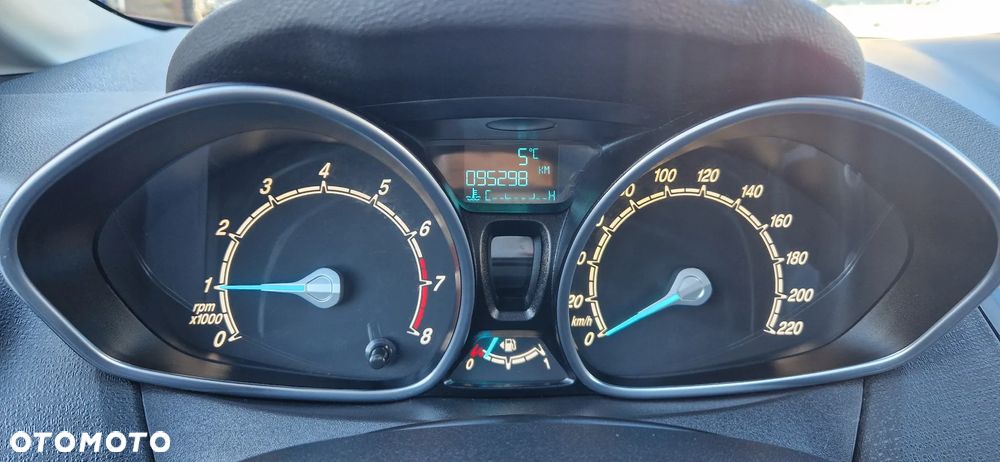 Ford Fiesta 1.0 Champions Edition - 27