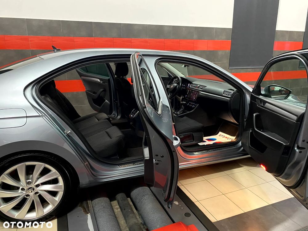 Skoda Superb 2.0 TDI DSG Premium Edition - 25