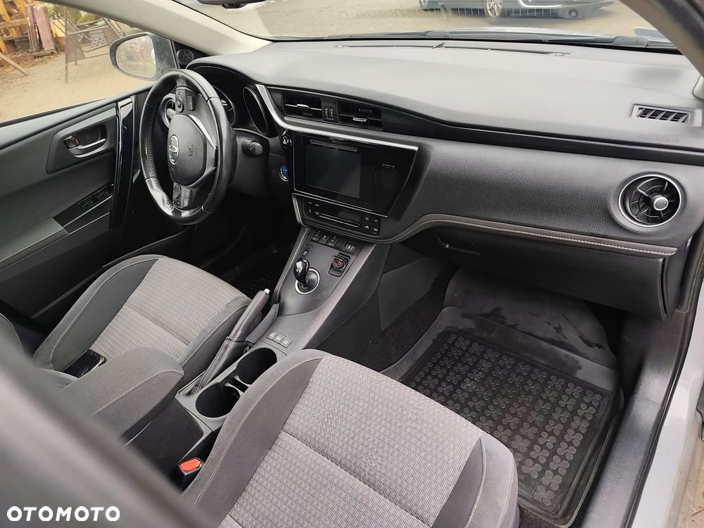 Toyota Auris Hybrid 135 Selection - 16