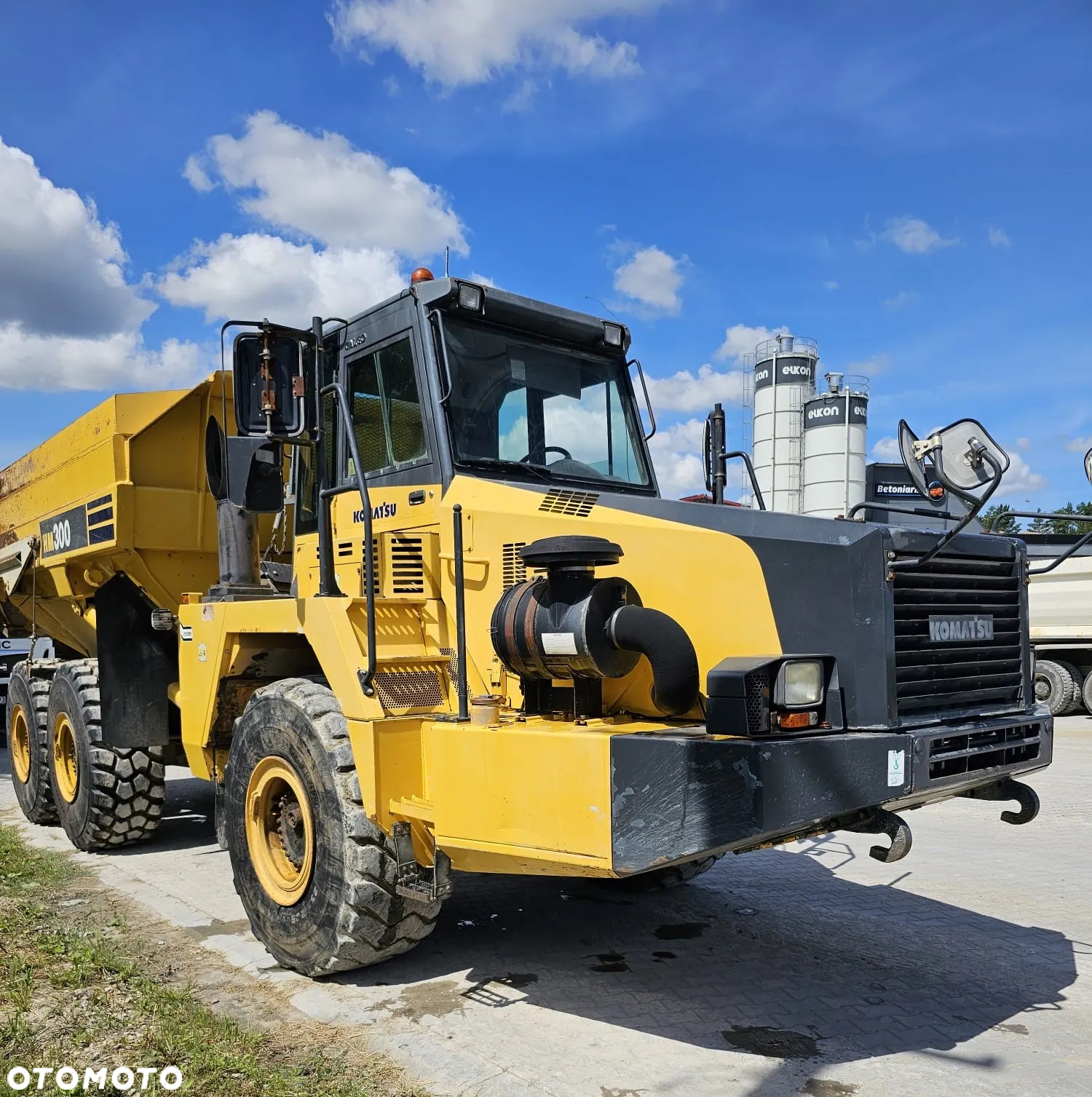 Komatsu HM300 - 3