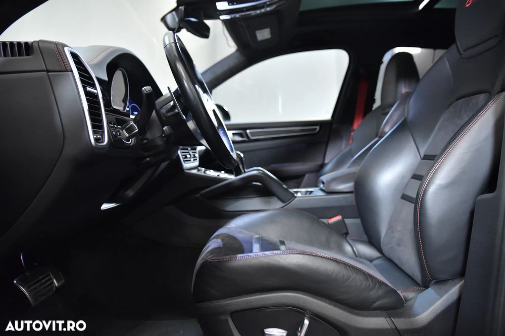 Porsche Cayenne - 26