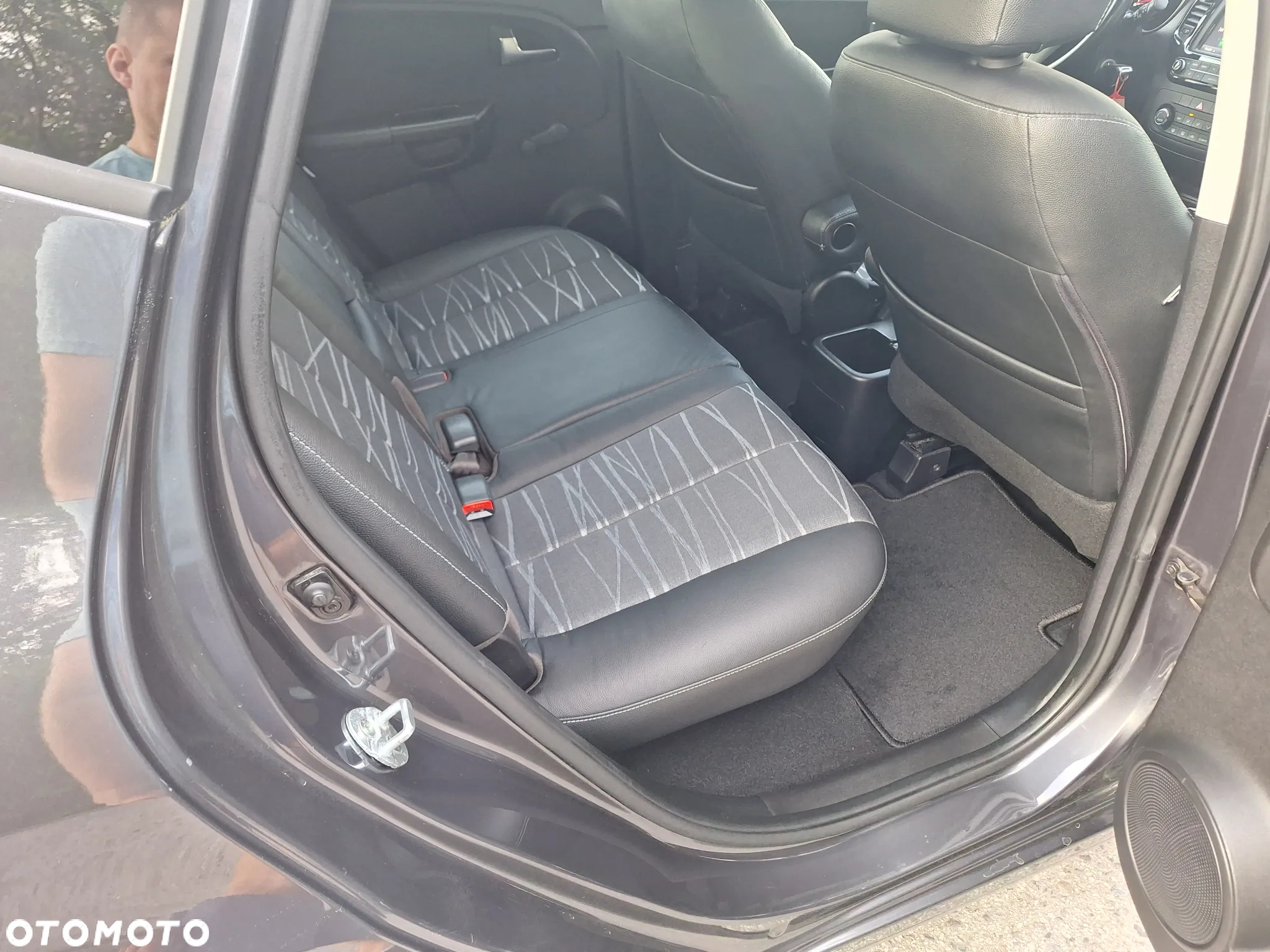 Kia Venga 1.4 CRDi 90 Business Line - 11