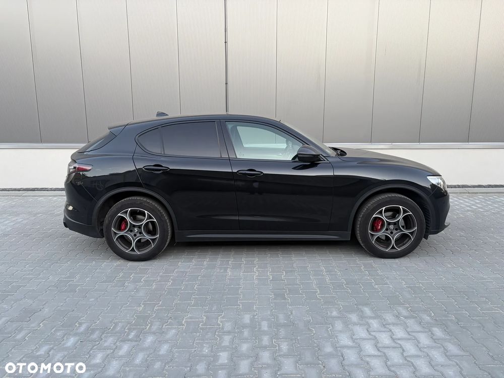 Alfa Romeo Stelvio - 2