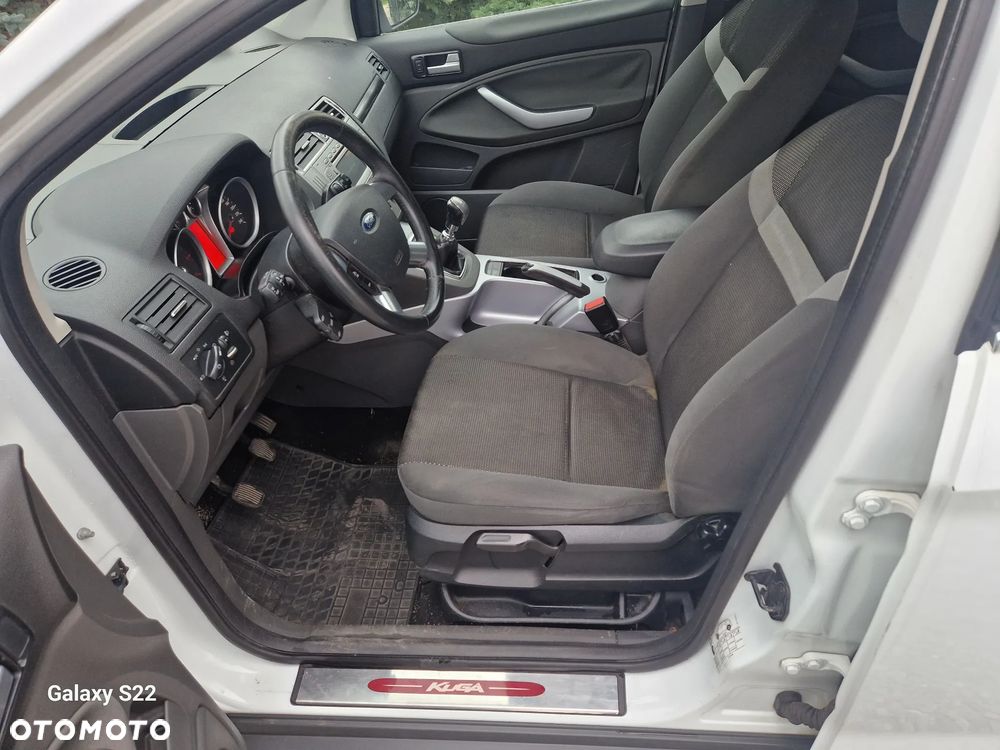 Ford Kuga - 11
