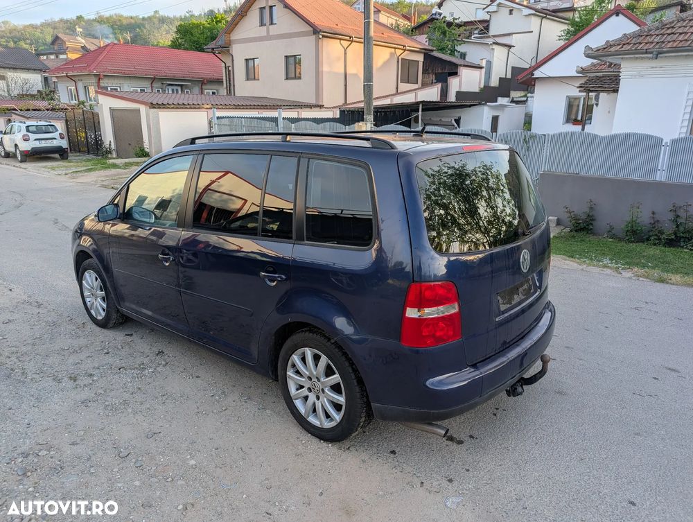 Volkswagen Touran - 4