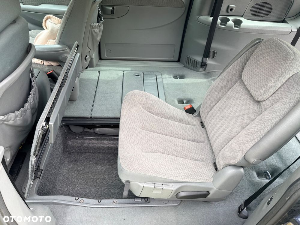 Chrysler Grand Voyager 2.8 CRD SE - 15