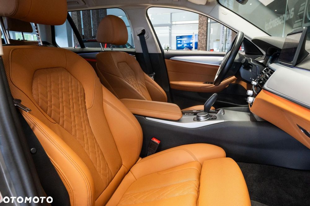 BMW Seria 5 530e xDrive - 16