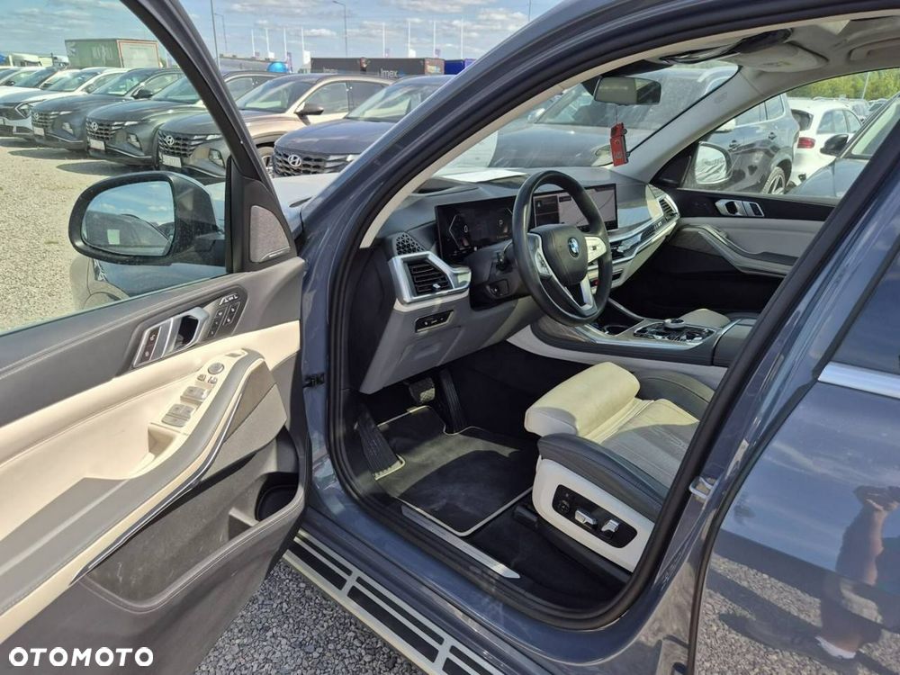 BMW X7 - 7