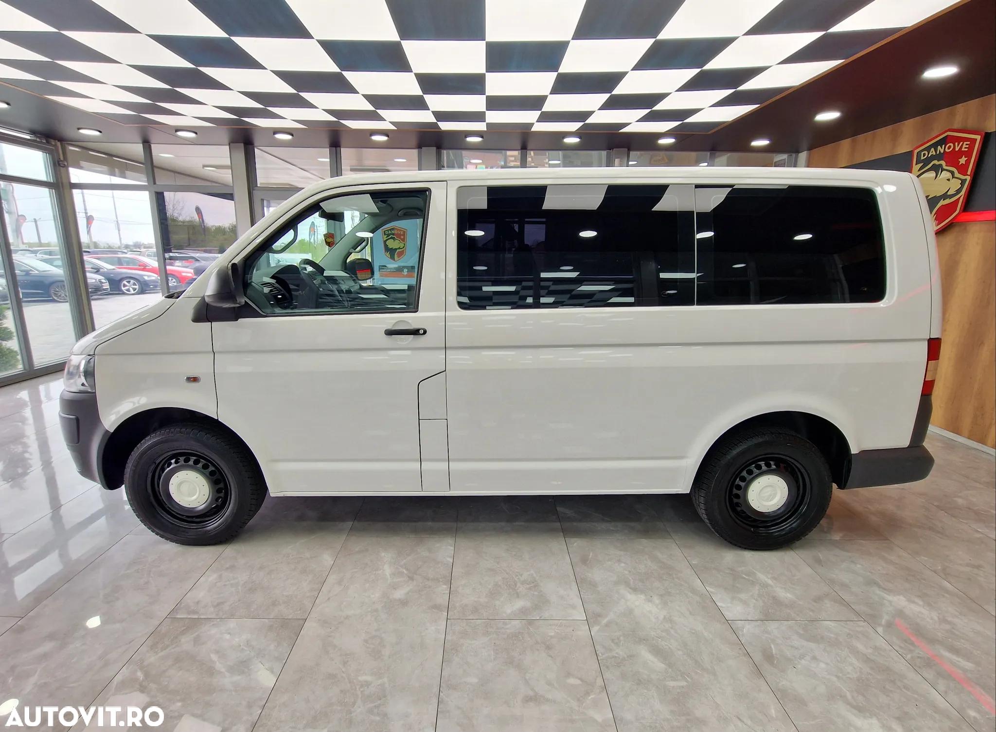 Volkswagen Transporter - 4