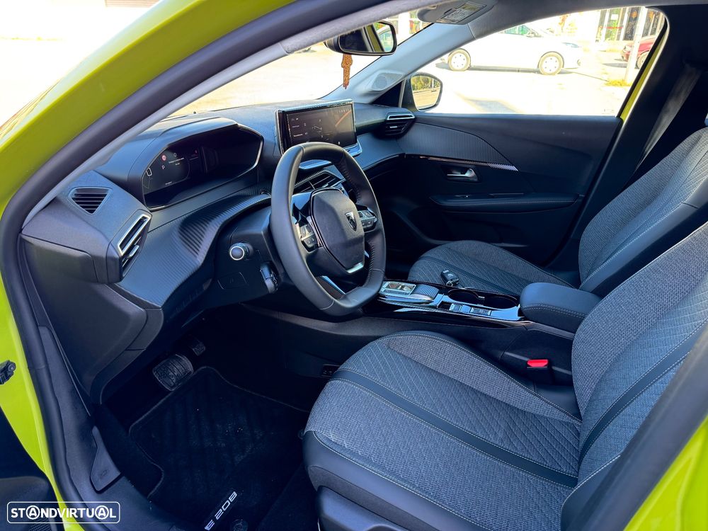 Peugeot e-208 Allure - 11