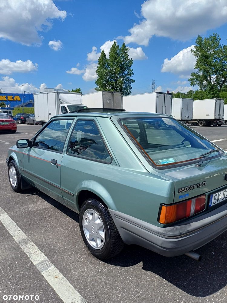 Ford Escort - 11