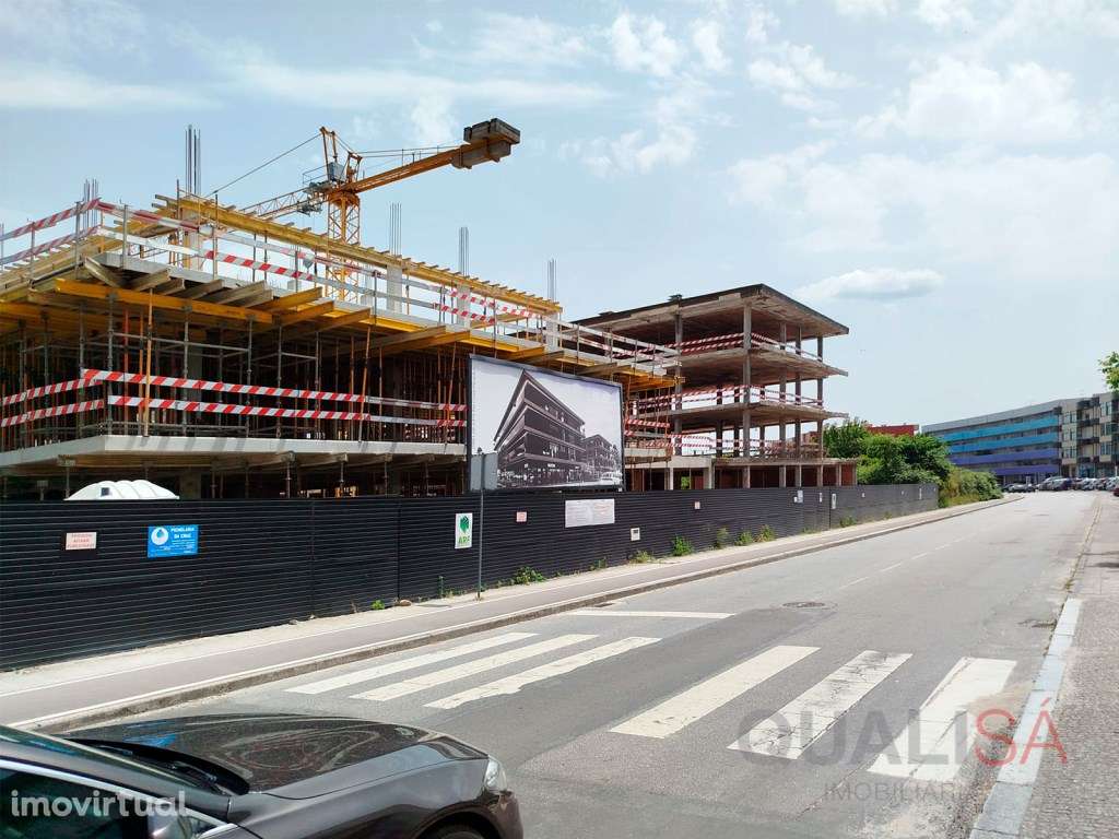 Loja com 62m2 em prédio novo no centro de Vila Verde - Grande imagem: 2/13