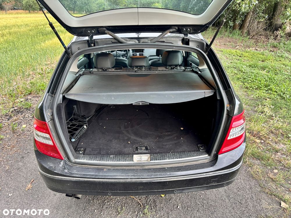 Mercedes-Benz Klasa C 180 CGI Automatik BlueEFFICIENCY Avantgarde - 15