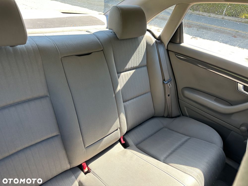 Audi A4 Limousine - 4