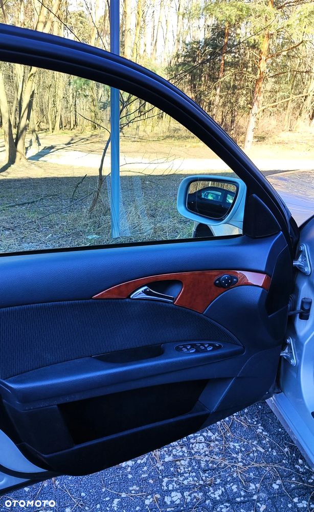 Mercedes-Benz Klasa E 200 Kompressor Automatik Classic - 25