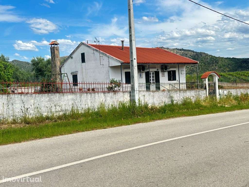 Magnifica moradia T3 com terreno e anexos situada na Horta da Vilar... - Grande imagem: 3/12