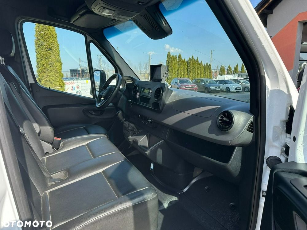 Mercedes-Benz Sprinter - 12