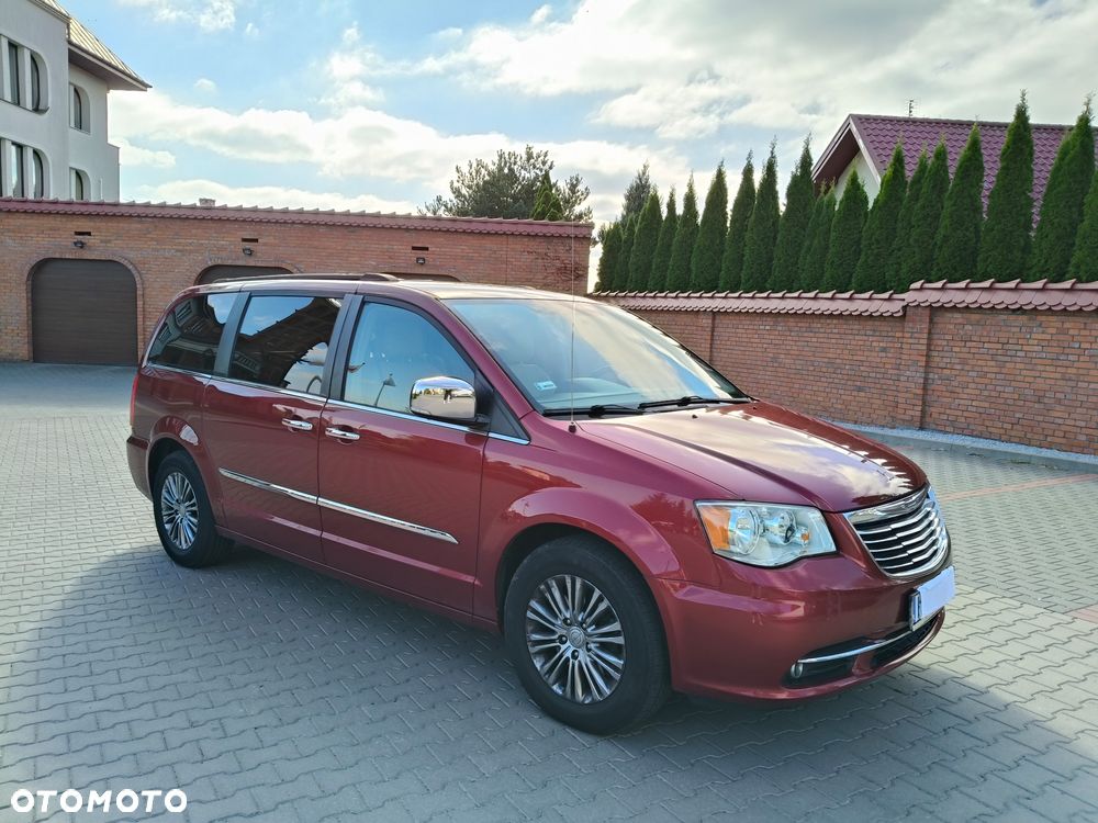 Chrysler Town & Country - 5