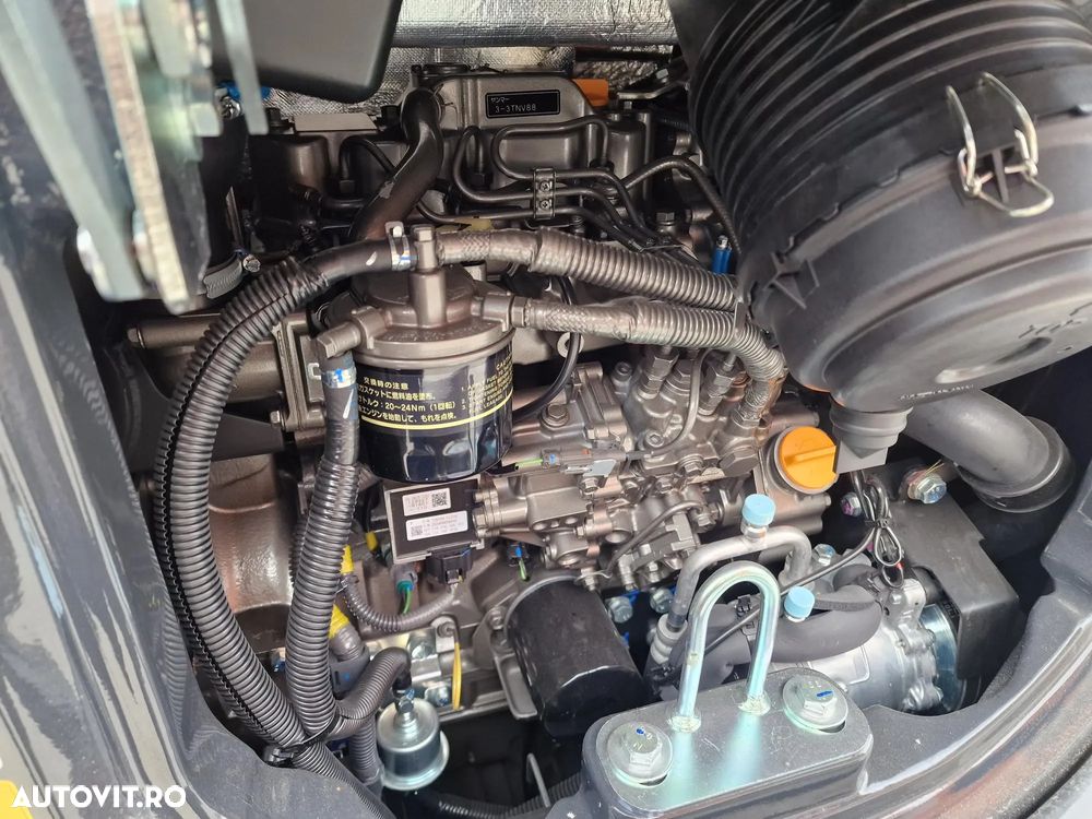 Hitachi 3,7t, ZX33U-6, cupla rapida+2 cupe excavare+cupa taluz, inst picon, Aer conditionat, lama nivelare, produs in JAPONIA, garantie 1an, posibilitate leasing-44.900 EUR+Tva - 30