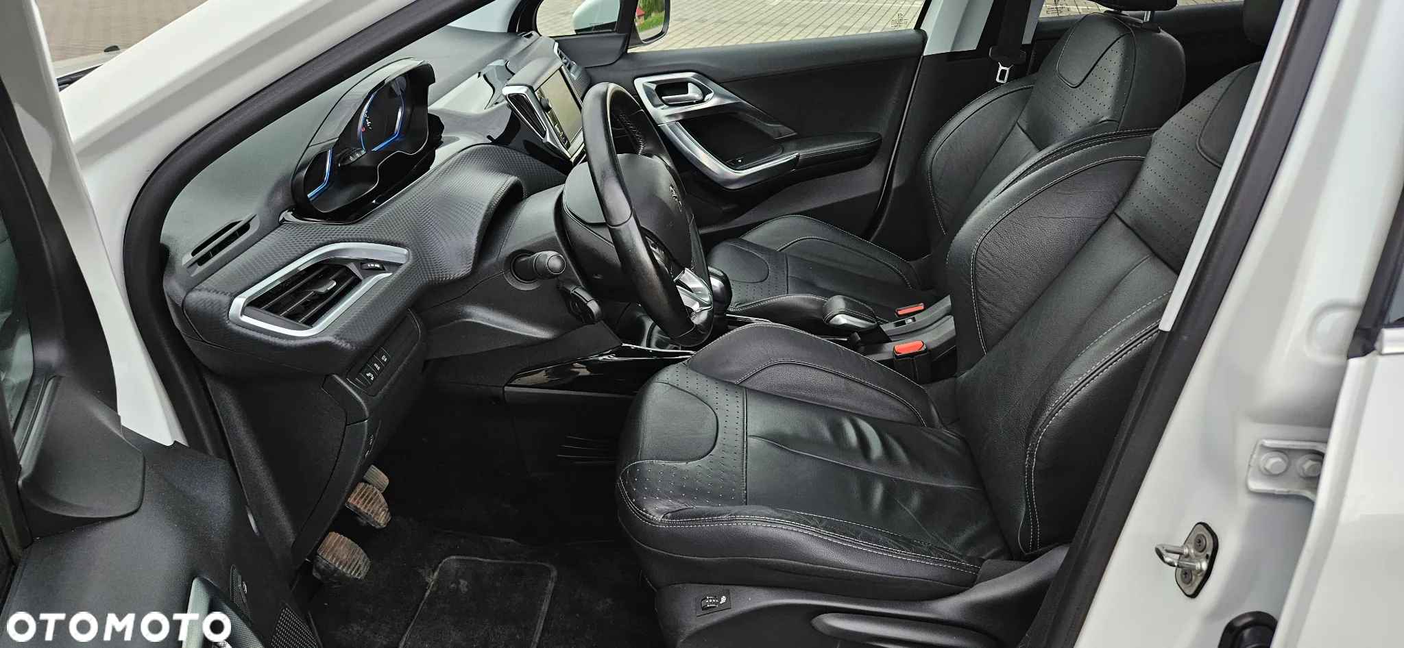 Peugeot 2008 1.2 PureTech Allure S&S - 5