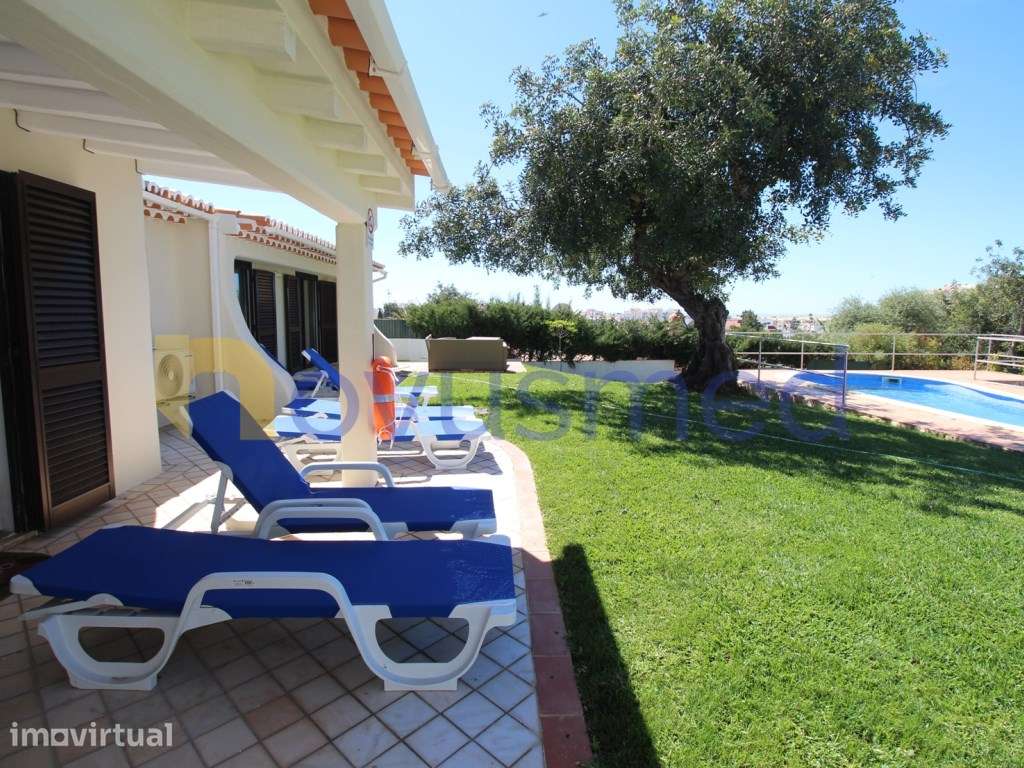 Moradia isolada com piscina no centro da cidade de Albufeira - Grande imagem: 5/42