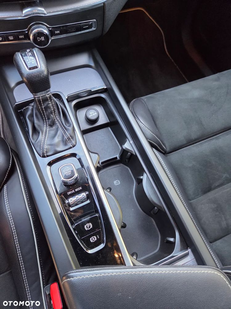 Volvo XC 60 D4 AWD R-Design - 22