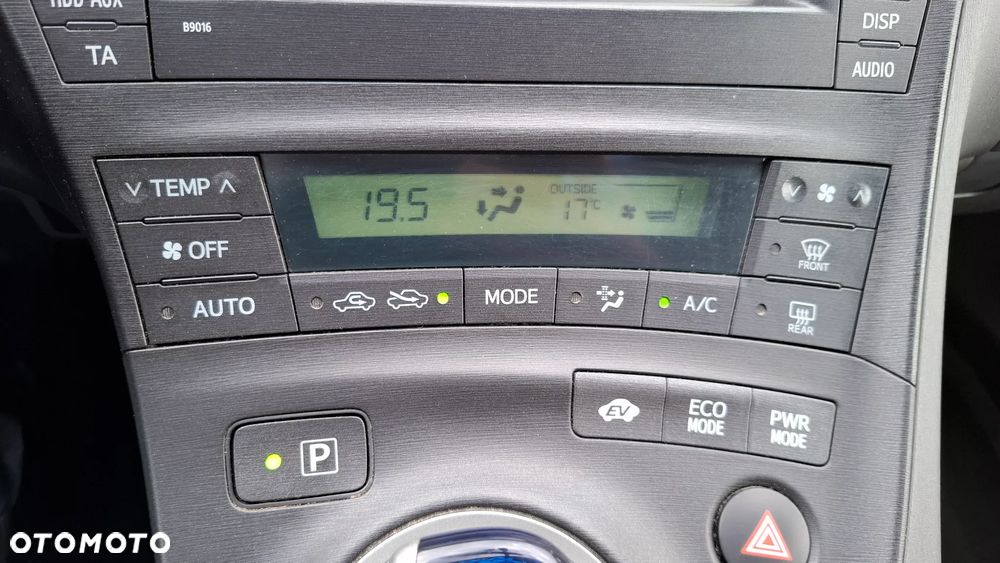 Toyota Prius (Hybrid) Comfort - 16