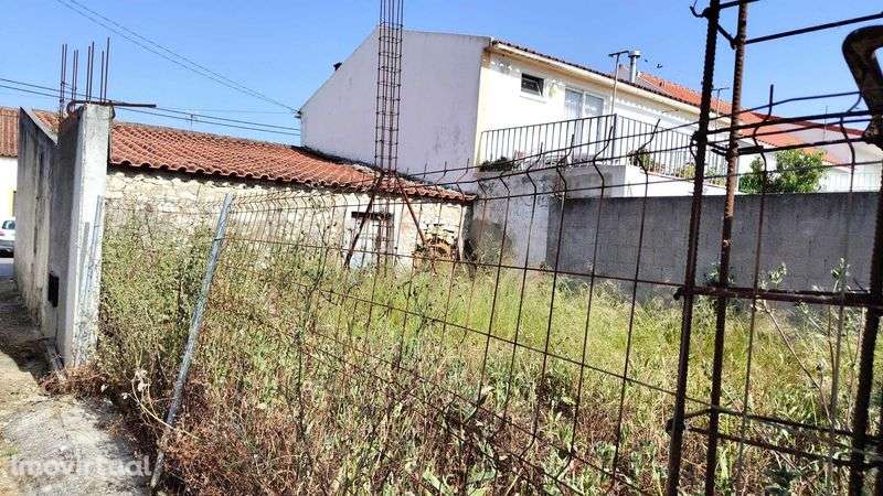 Moradia para restauro na Lourinhã - Grande imagem: 5/11