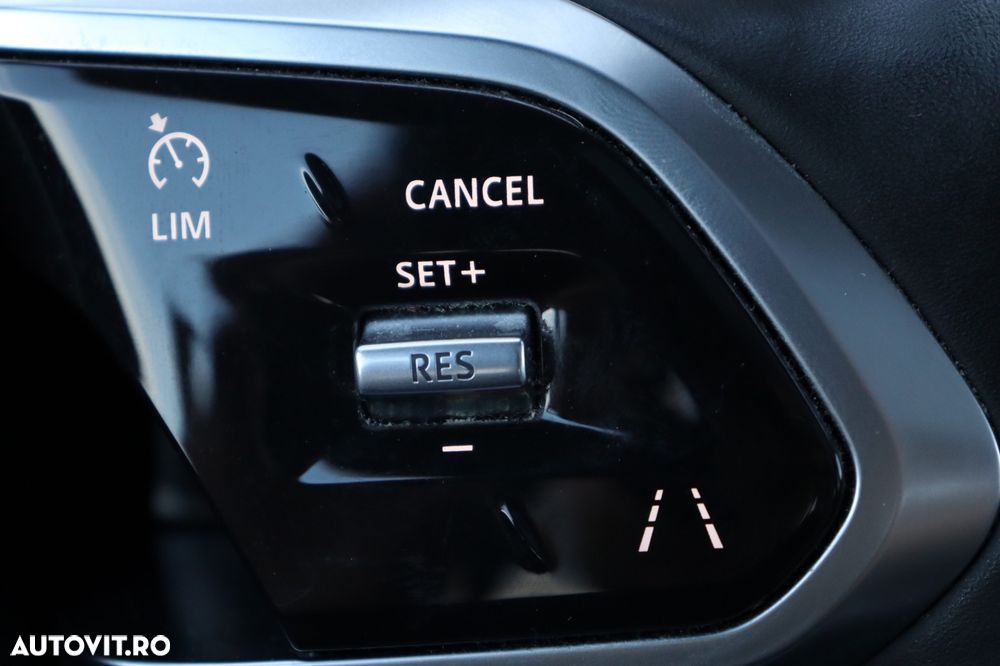 Jaguar XE D180 Aut. R-Dynamic S - 27