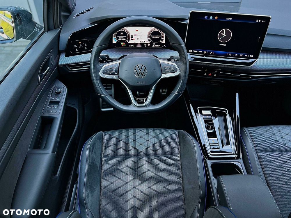 Volkswagen Golf - 24