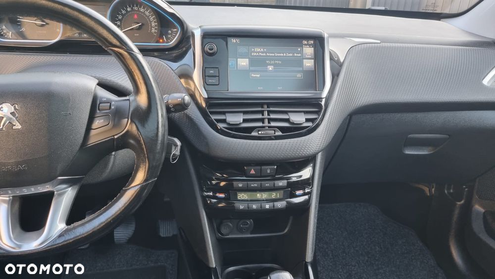 Peugeot 2008 1.6 BlueHDi Allure - 25