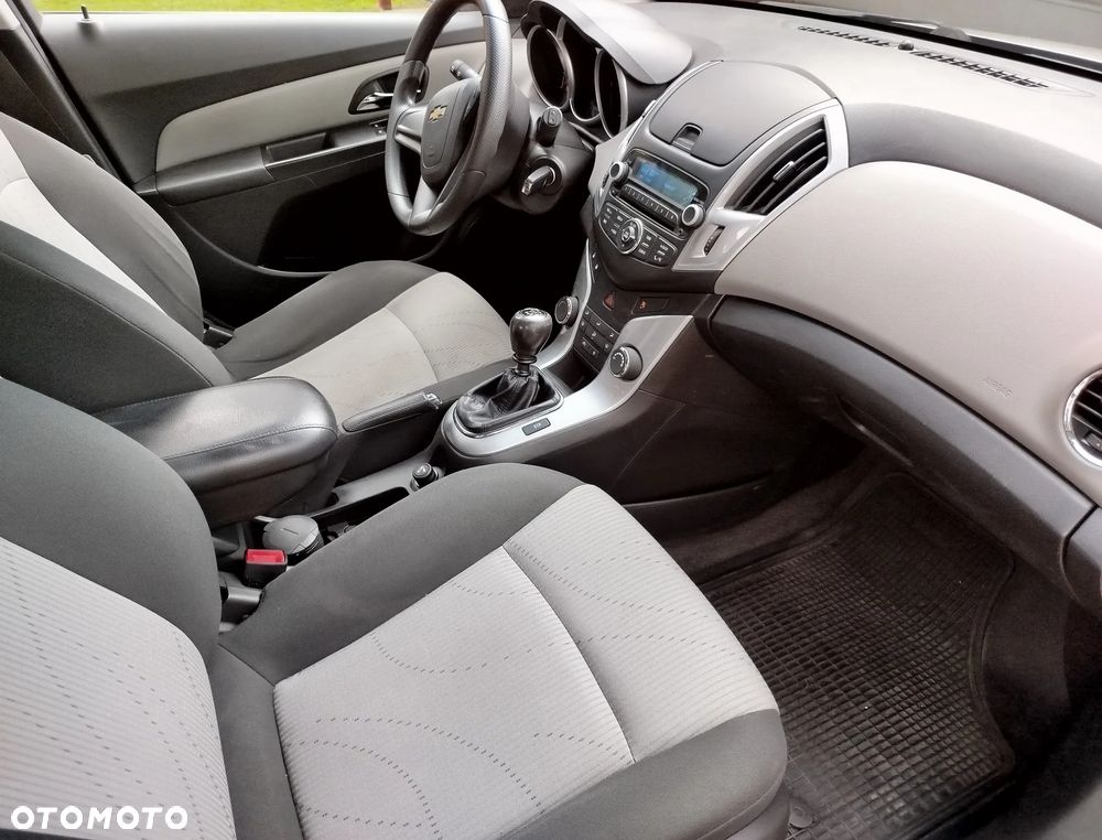 Chevrolet Cruze 1.6 LS - 11