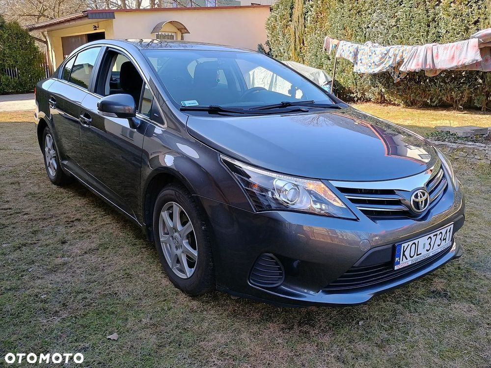 Toyota Avensis 2.0 D-4D Sol - 2