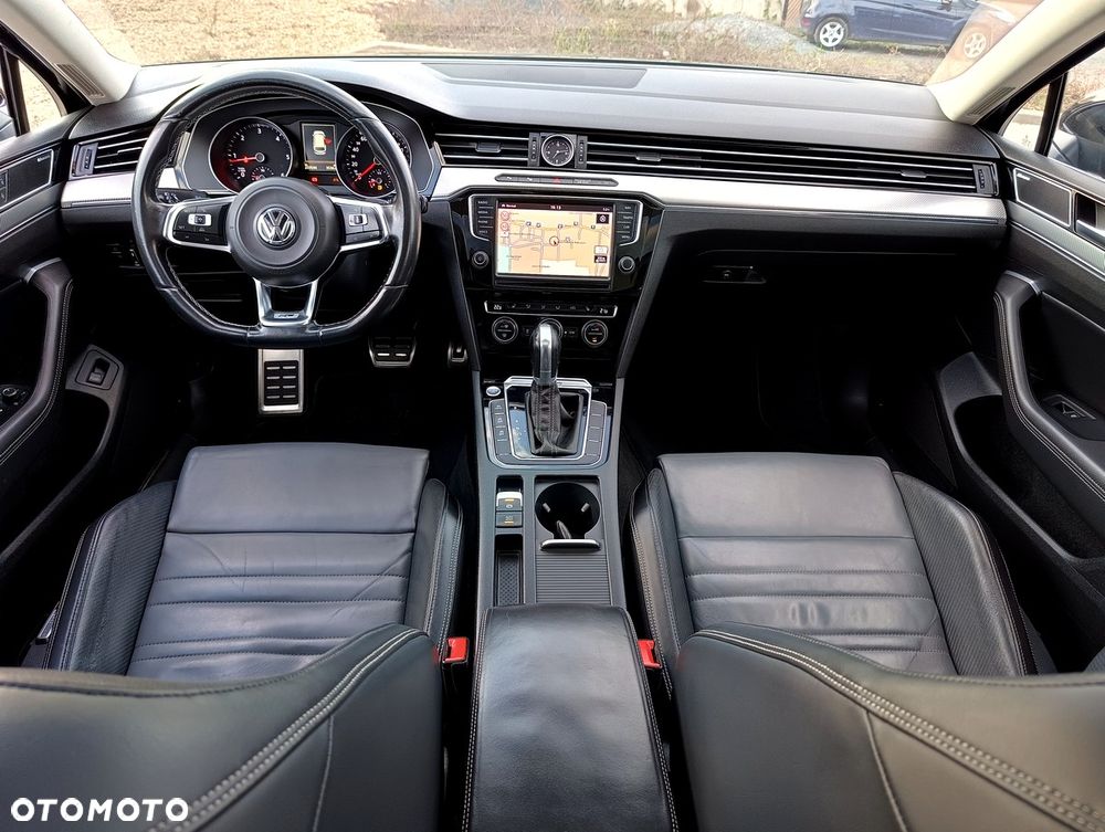 Volkswagen Passat Variant 2.0 TDI SCR DSG 4Motion Business - 9