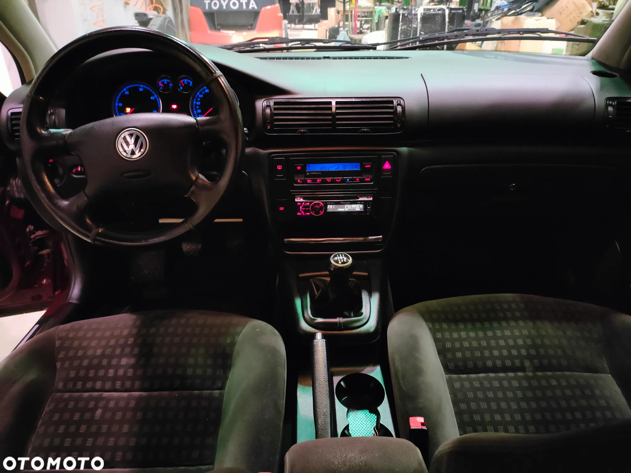 Volkswagen Passat 1.9 TDI Comfortline - 8