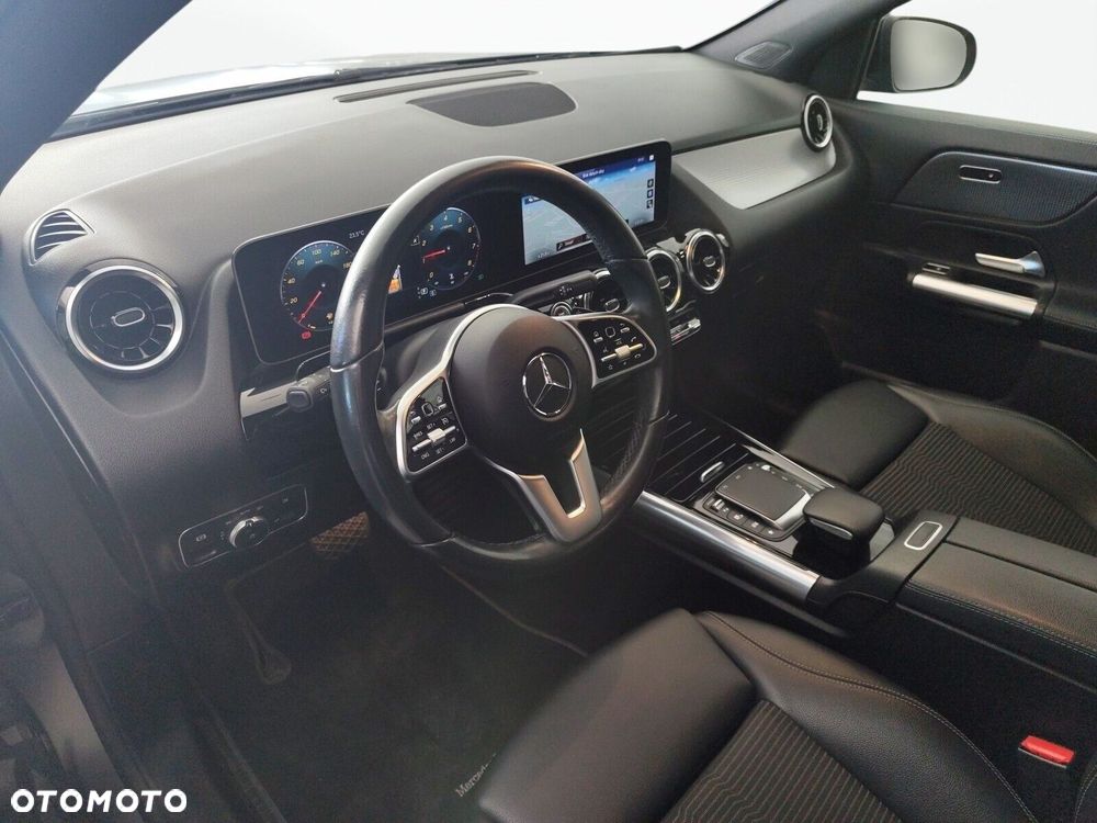 Mercedes-Benz GLA - 9