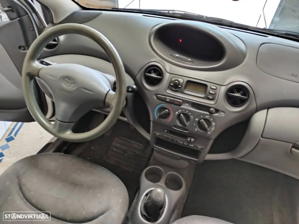 Toyota Yaris 1.0 Base - 7