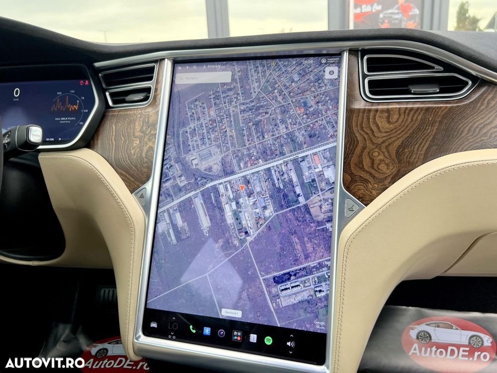 Tesla Model S - 12