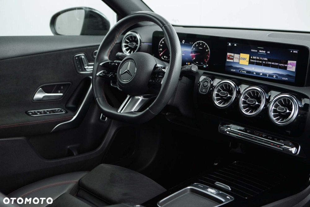 Mercedes-Benz Klasa A 200 AMG Line 7G-DCT - 25