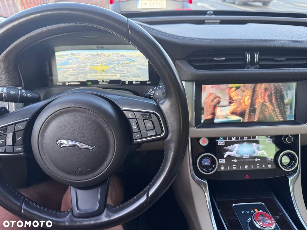 Jaguar XF 2.0 i4D AWD Prestige - 4