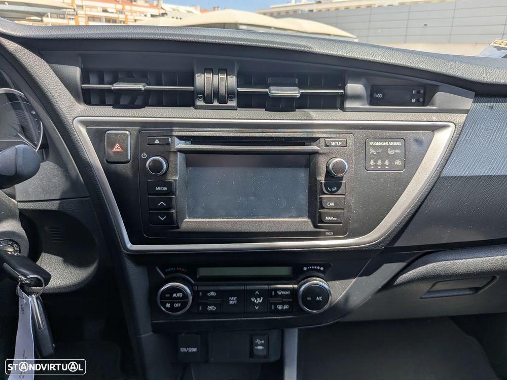 Toyota Auris 1.4 D-4D Comfort+Pack Sport - 11