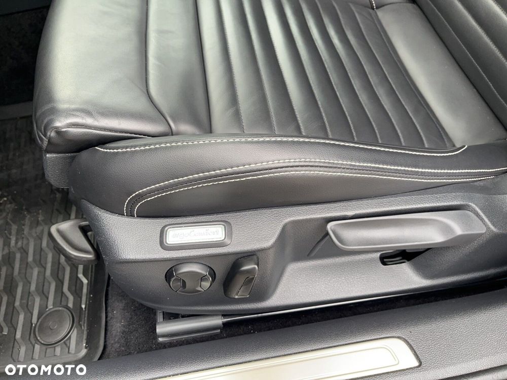 Volkswagen Passat Variant 2.0 TSI Elegance DSG - 18