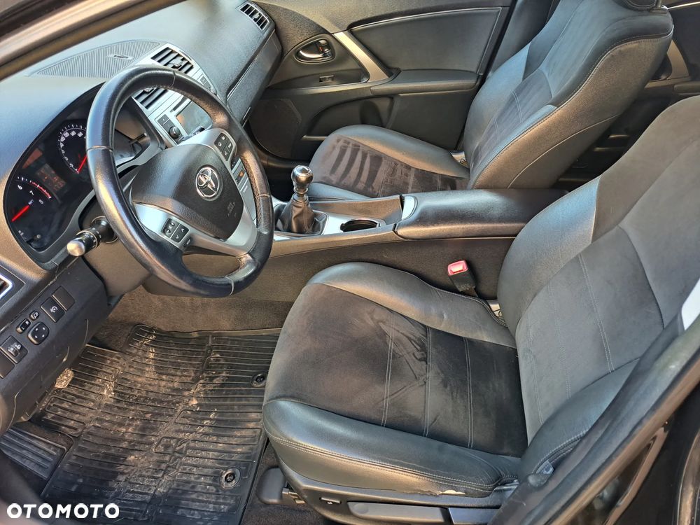Toyota Avensis 1.8 Premium - 11