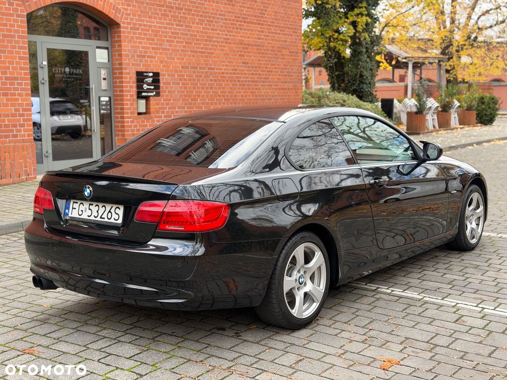 BMW 3 Series 2010 photo 5