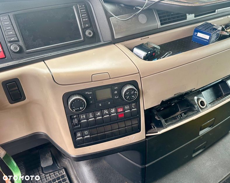 MAN TGX 18.500 XLX AUTOMAT SPOJLERY KLIMA WEBASTO OPONY:90% 698000km 2xALUTANK ACC SKÓRA NAVI EURO 6 2018 ŁADNY - 8